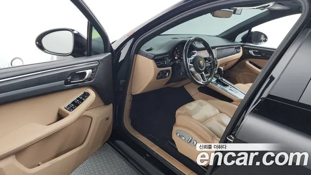 2021 Porsche Macan 2.0 Sold VIN WP1AA2957MLB25446 – trunk area