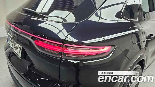 2021 Porsche Cayenne (PO536) 3.0 E-Hybrid Sold VIN WP1AE29Y2MDA33380 – trunk area 2021 Porsche Cayenne (PO536) 3.0 E-Hybrid Sold VIN WP1AE29Y2MDA33380 – trunk area