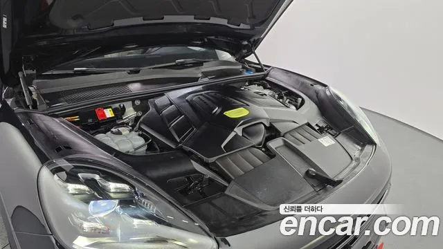 2022 Porsche Cayenne (PO536) 3.0 E-Hybrid Sold VIN WP1AE29Y8NDA39265 – interior seats