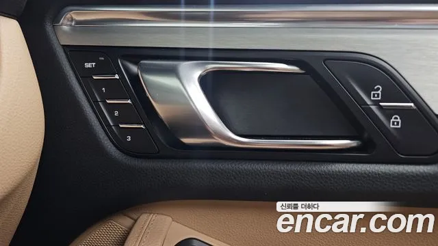 2022 Porsche Macan 2.9 S Sold VIN WP1AG2956NLB35210 – interior seats