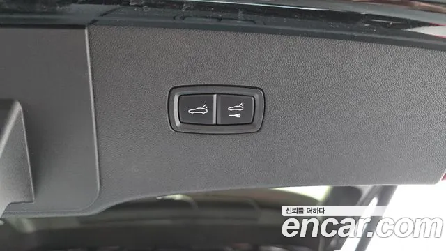 2023 Porsche Cayenne (PO536) 3.0 COUPE PLATINUM EDITION Sold VIN WP1BA29YXPDA35883 – interior seats