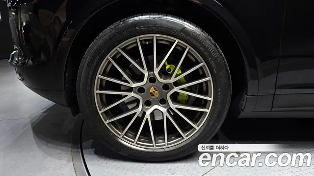 2023 Porsche Cayenne (Po536) 3.0 E-Hybrid Coupe Platinum Edition Sold VIN WP1BE29Y6PDA41670 – front exterior