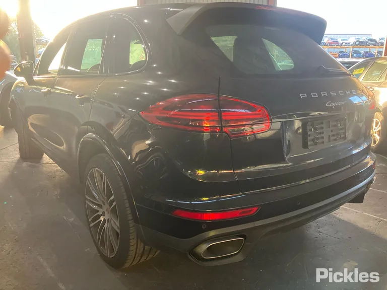 2017 Porsche Cayenne Used VIN WP1ZZZ92ZJKA40655 – exterior detail 2017 Porsche Cayenne Used VIN WP1ZZZ92ZJKA40655 – exterior detail