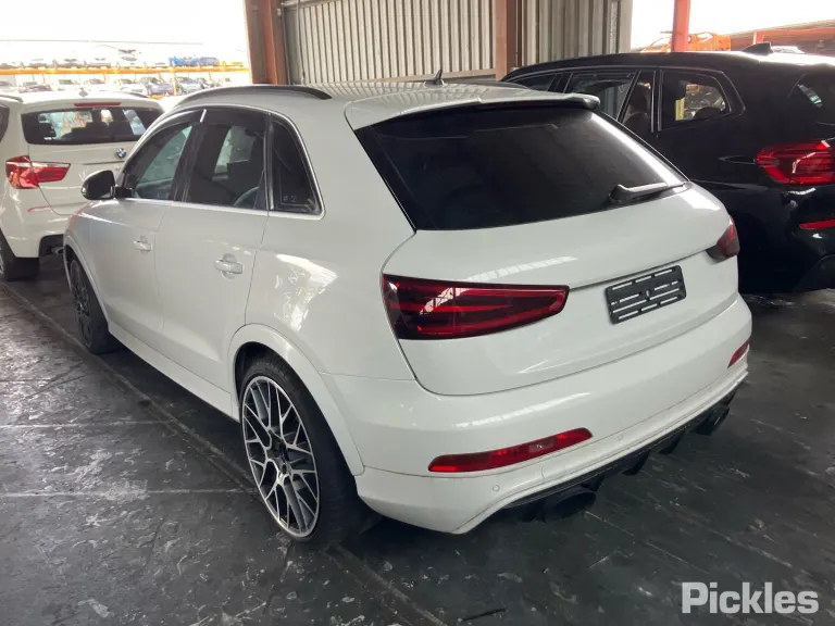 2015 Audi RS Q3 Damaged VIN WUAZZZ8U4ER904125 – interior seats