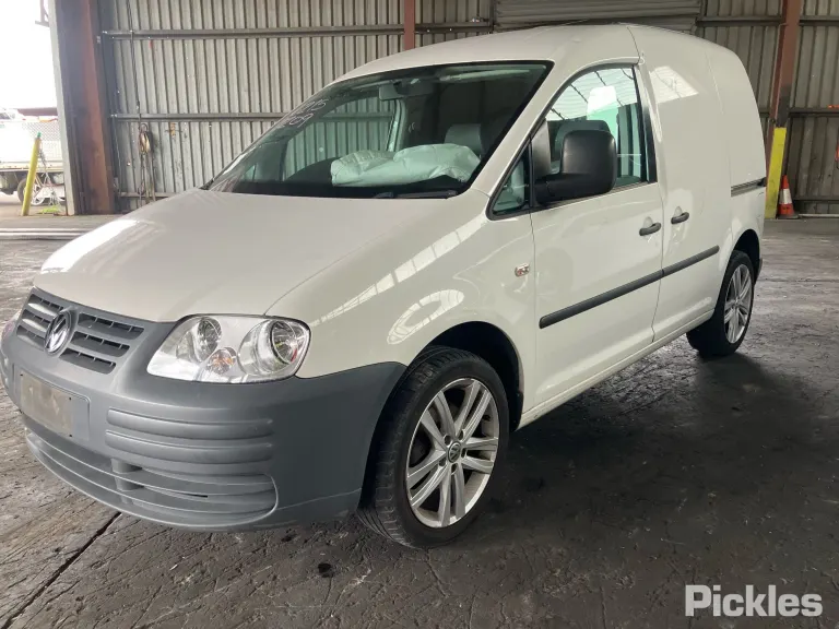 2010 Volkswagen Caddy Damaged VIN WV1ZZZ2KZAX122482 – side profile 2010 Volkswagen Caddy Damaged VIN WV1ZZZ2KZAX122482 – side profile
