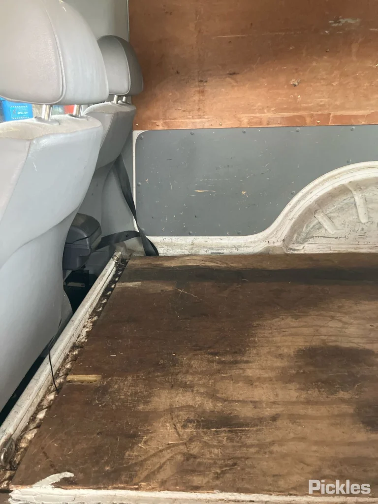 2010 Volkswagen Caddy Damaged VIN WV1ZZZ2KZAX122482 – photo 23 2010 Volkswagen Caddy Damaged VIN WV1ZZZ2KZAX122482 – photo 23