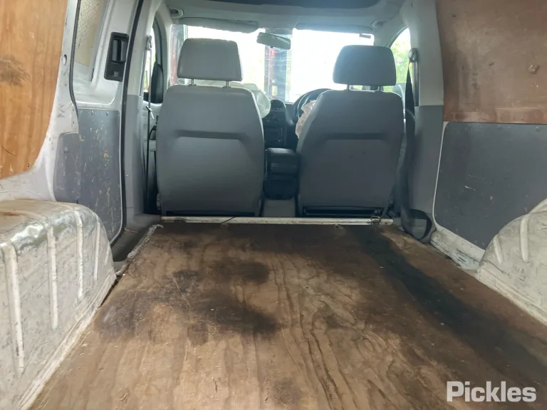 2010 Volkswagen Caddy Damaged VIN WV1ZZZ2KZAX122482 – photo 31 2010 Volkswagen Caddy Damaged VIN WV1ZZZ2KZAX122482 – photo 31
