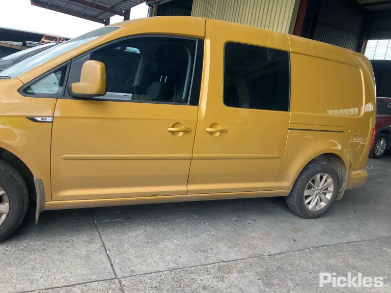 2019 Volkswagen Caddy Damaged VIN WV1ZZZ2KZKX123693 – interior seats 2019 Volkswagen Caddy Damaged VIN WV1ZZZ2KZKX123693 – interior seats