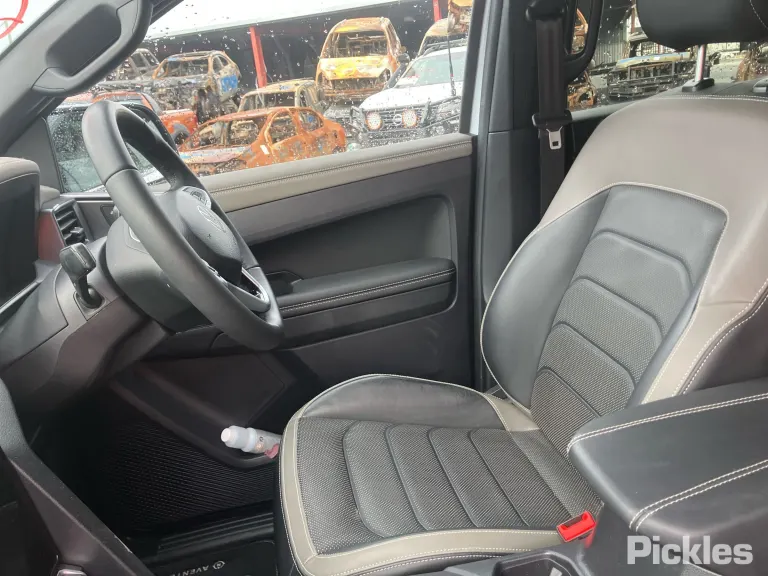 2024 Volkswagen Amarok Damaged VIN WV4ZZZT16PS014465 – interior seats 2024 Volkswagen Amarok Damaged VIN WV4ZZZT16PS014465 – interior seats