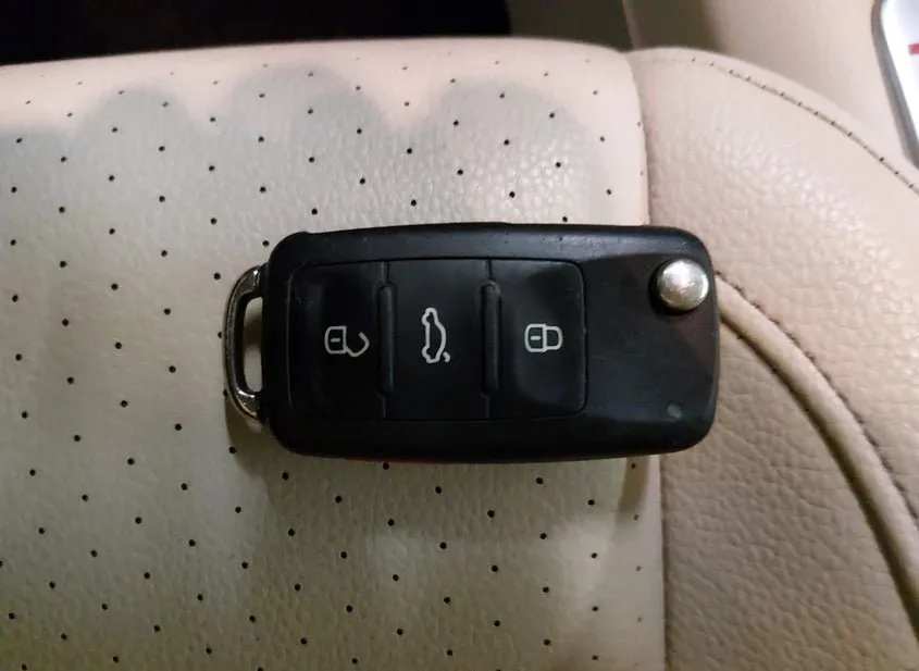 2017 VOLKSWAGEN Tiguan Used VIN WVGBV7AX0HK000607 – dashboard