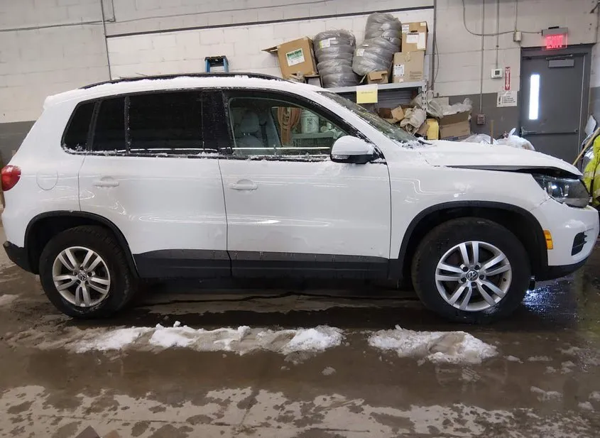 2017 VOLKSWAGEN Tiguan Used VIN WVGBV7AX0HK000607 – exterior detail