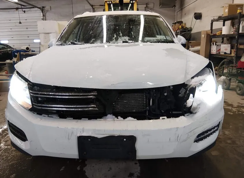 2017 VOLKSWAGEN Tiguan Used VIN WVGBV7AX0HK000607 – undercarriage