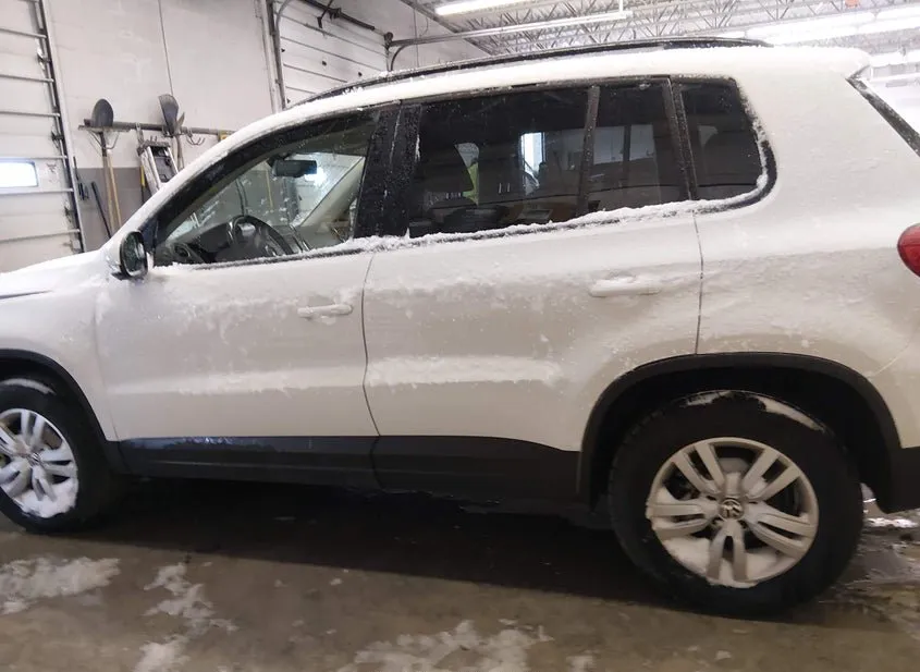 2017 VOLKSWAGEN Tiguan Used VIN WVGBV7AX0HK000607 – photo 11
