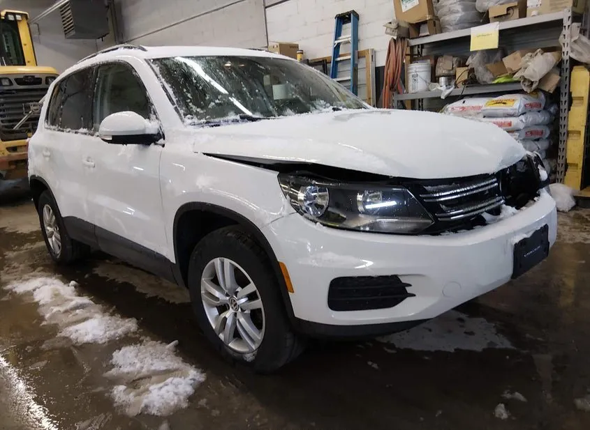 2017 VOLKSWAGEN Tiguan Used VIN WVGBV7AX0HK000607 – photo 15