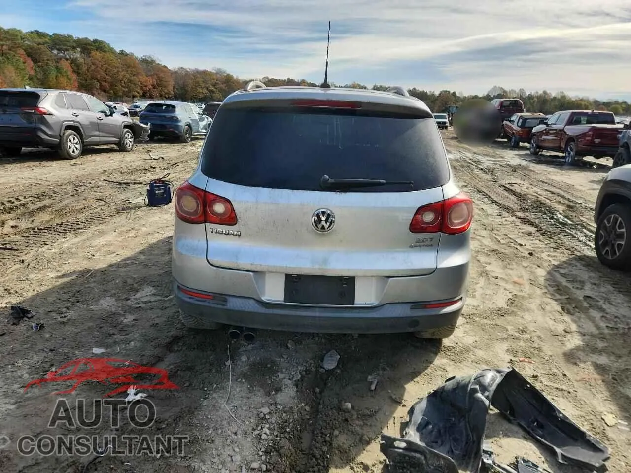 2010 VOLKSWAGEN TIGUAN Used VIN WVGBV9AX8AW522847 – engine bay