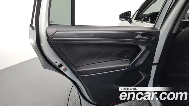 2020 Volkswagen Tiguan Allspace 2.0 TDI Prestige Sold VIN WVGZZZ5N111111111 – interior seats 2020 Volkswagen Tiguan Allspace 2.0 TDI Prestige Sold VIN WVGZZZ5N111111111 – interior seats