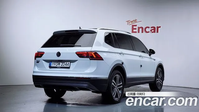 2020 Volkswagen Tiguan Allspace 2.0 TDI Prestige Sold VIN WVGZZZ5N111111111 – trunk area 2020 Volkswagen Tiguan Allspace 2.0 TDI Prestige Sold VIN WVGZZZ5N111111111 – trunk area