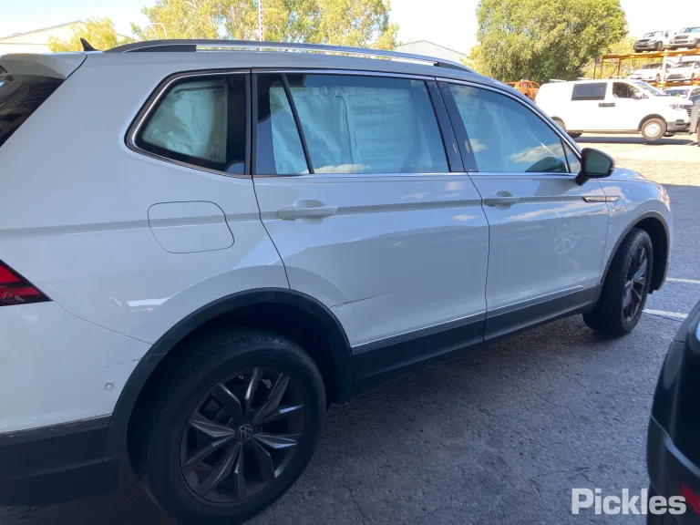 2023 Volkswagen Tiguan Damaged VIN WVGZZZ5N2PM104798 – interior seats 2023 Volkswagen Tiguan Damaged VIN WVGZZZ5N2PM104798 – interior seats