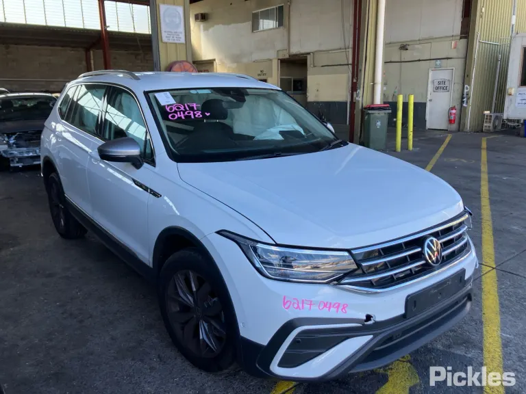 2023 Volkswagen Tiguan Damaged VIN WVGZZZ5N2PM104798 – undercarriage 2023 Volkswagen Tiguan Damaged VIN WVGZZZ5N2PM104798 – undercarriage