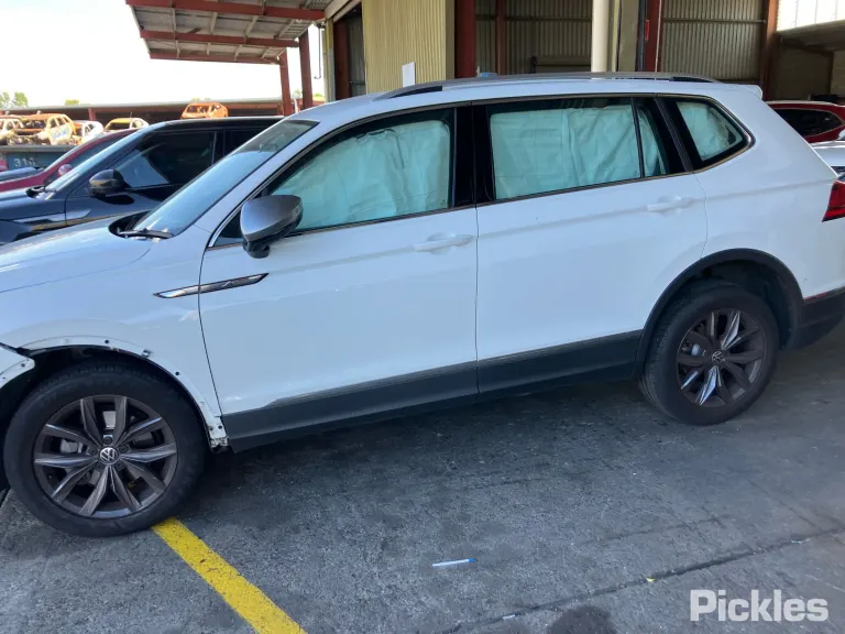 2023 Volkswagen Tiguan Damaged VIN WVGZZZ5N2PM104798 – photo 19 2023 Volkswagen Tiguan Damaged VIN WVGZZZ5N2PM104798 – photo 19