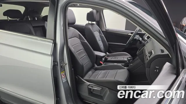 2023 Volkswagen Tiguan Allspace 2.0 TSI Prestige Sold VIN WVGZZZ5N3PM019484 – dashboard