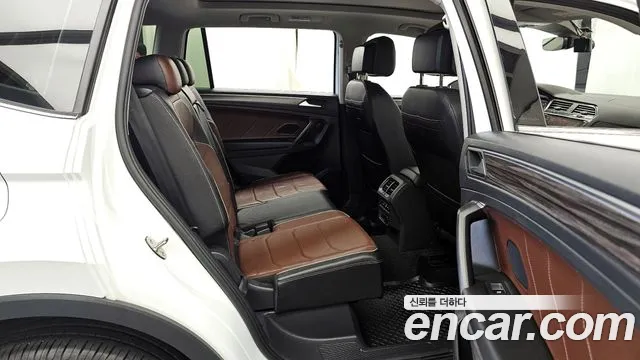 2023 Volkswagen Tiguan Allspace 2.0 TSI Prestige Sold VIN WVGZZZ5N3PM037516 – interior seats