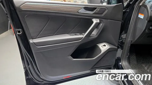 2023 Volkswagen Tiguan Allspace 2.0 TSI Prestige Sold VIN WVGZZZ5N9PM067829 – trunk area