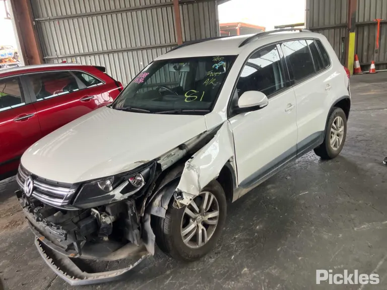 2014 Volkswagen Tiguan Damaged VIN WVGZZZ5NZEW019213 – exterior detail