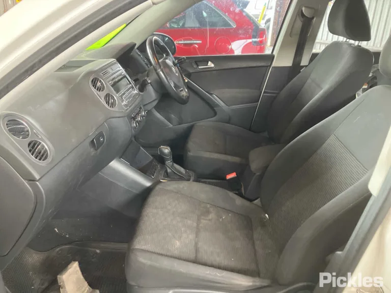 2014 Volkswagen Tiguan Damaged VIN WVGZZZ5NZEW019213 – odometer reading