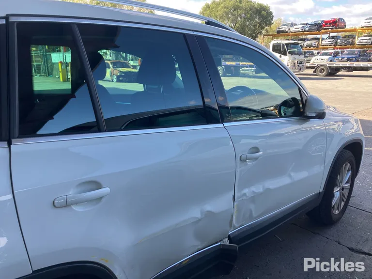 2014 Volkswagen Tiguan Used VIN WVGZZZ5NZFW032268 – engine bay