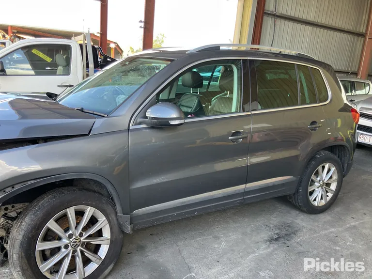 2015 Volkswagen Tiguan Used VIN WVGZZZ5NZFW032580 – interior seats