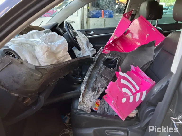 2015 Volkswagen Tiguan Used VIN WVGZZZ5NZFW032580 – trunk area