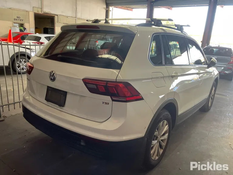 2017 Volkswagen Tiguan Used VIN WVGZZZ5NZHW809682 – interior seats