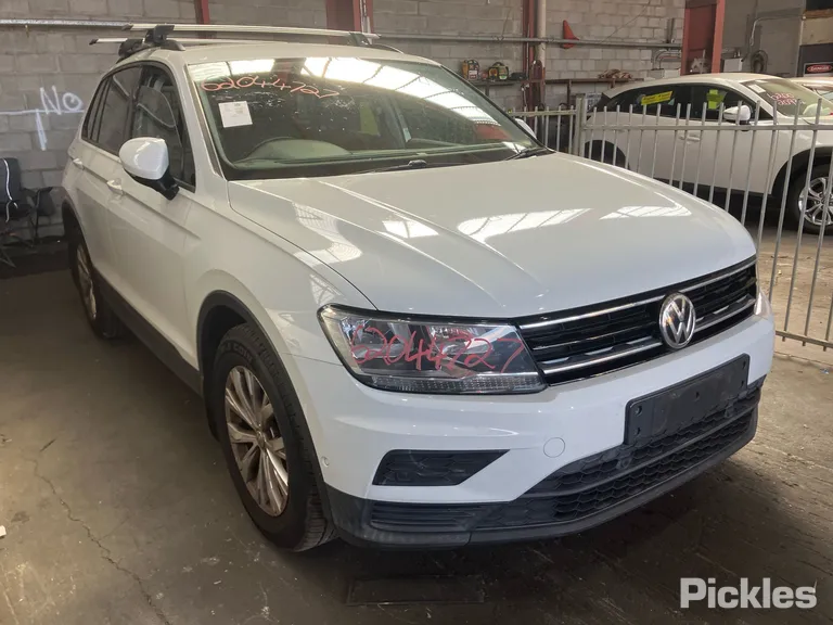2017 Volkswagen Tiguan Used VIN WVGZZZ5NZHW809682 – undercarriage