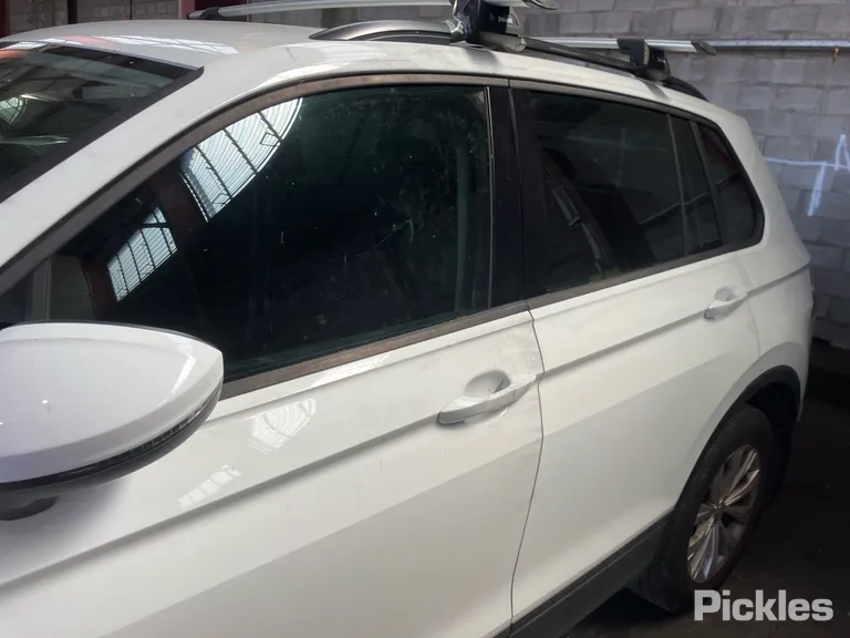 2017 Volkswagen Tiguan Used VIN WVGZZZ5NZHW809682 – photo 22