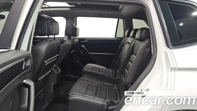 2018 Volkswagen Tiguan Allspace 2.0 TDI Prestige Sold VIN WVGZZZ5NZJM189922 – trunk area
