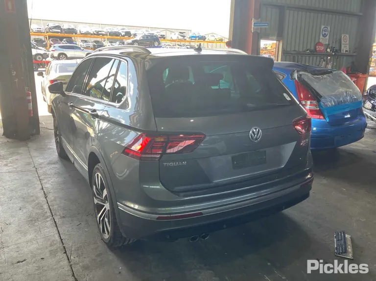 2017 Volkswagen Tiguan Used VIN WVGZZZ5NZJW826939 – side profile