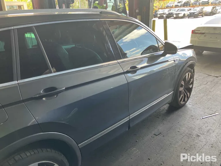 2017 Volkswagen Tiguan Used VIN WVGZZZ5NZJW826939 – dashboard