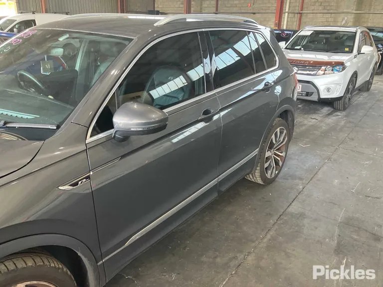 2017 Volkswagen Tiguan Used VIN WVGZZZ5NZJW826939 – photo 20
