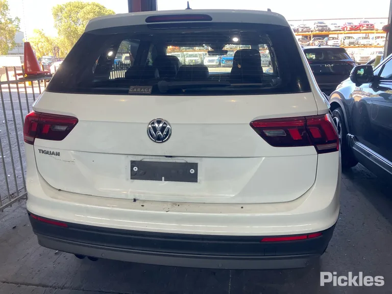 2018 Volkswagen Tiguan VIN WVGZZZ5NZJW893732