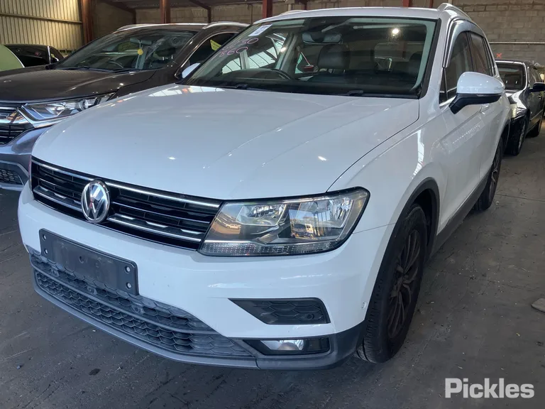 2018 Volkswagen Tiguan Used VIN WVGZZZ5NZJW893732 – rear exterior