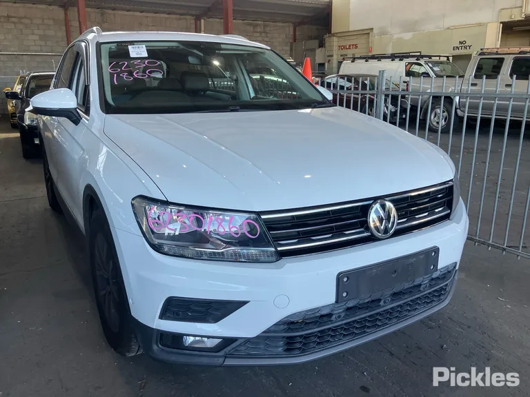2018 Volkswagen Tiguan Used VIN WVGZZZ5NZJW893732 – photo 19
