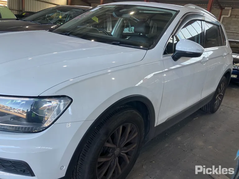 2018 Volkswagen Tiguan Used VIN WVGZZZ5NZJW893732 – photo 23