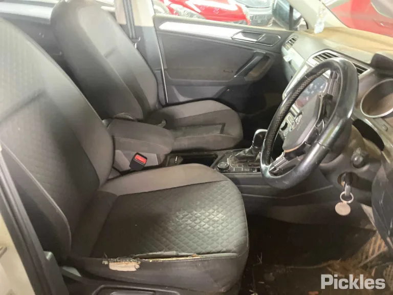 2018 Volkswagen Tiguan Damaged VIN WVGZZZ5NZJW906690 – dashboard 2018 Volkswagen Tiguan Damaged VIN WVGZZZ5NZJW906690 – dashboard