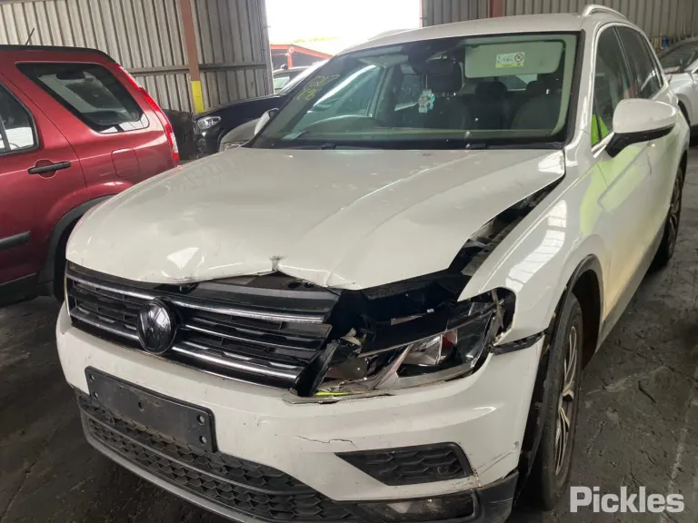 2018 Volkswagen Tiguan Damaged VIN WVGZZZ5NZJW906690 – photo 15 2018 Volkswagen Tiguan Damaged VIN WVGZZZ5NZJW906690 – photo 15