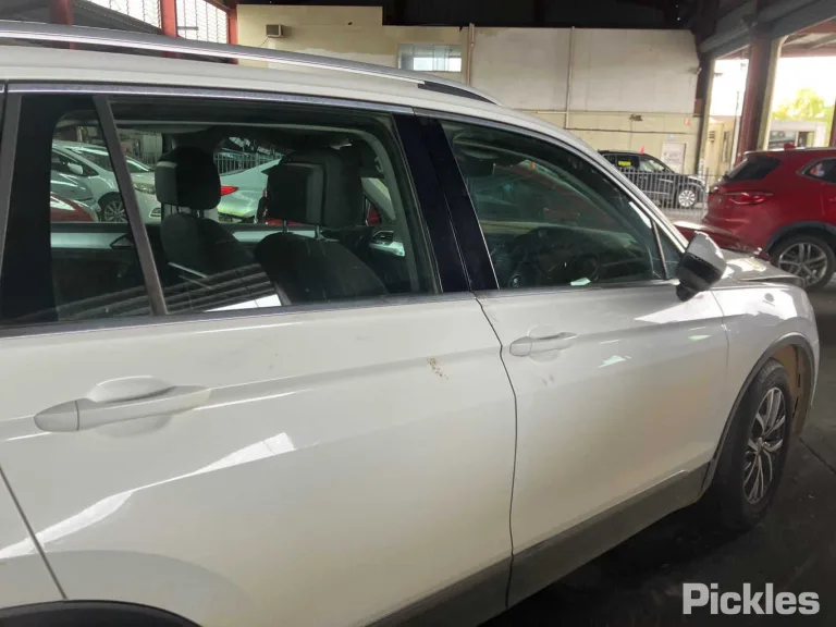 2018 Volkswagen Tiguan Damaged VIN WVGZZZ5NZJW906690 – photo 19 2018 Volkswagen Tiguan Damaged VIN WVGZZZ5NZJW906690 – photo 19
