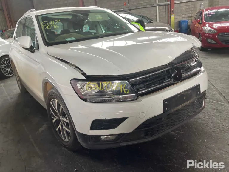 2018 Volkswagen Tiguan Damaged VIN WVGZZZ5NZJW906690 – photo 25 2018 Volkswagen Tiguan Damaged VIN WVGZZZ5NZJW906690 – photo 25