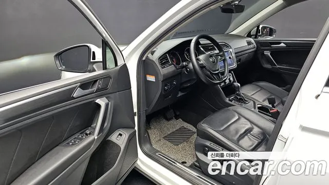 2018 Volkswagen Tiguan 2nd Gen 2.0 TDI Prestige Sold VIN WVGZZZ5NZJW926085 – interior seats 2018 Volkswagen Tiguan 2nd Gen 2.0 TDI Prestige Sold VIN WVGZZZ5NZJW926085 – interior seats