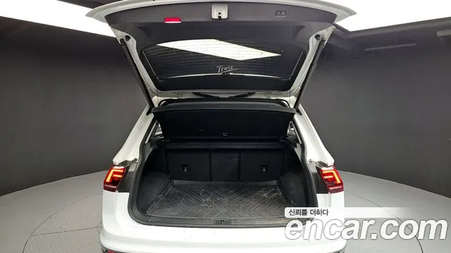 2018 Volkswagen Tiguan 2nd Gen 2.0 TDI Prestige Sold VIN WVGZZZ5NZJW926085 – engine bay 2018 Volkswagen Tiguan 2nd Gen 2.0 TDI Prestige Sold VIN WVGZZZ5NZJW926085 – engine bay