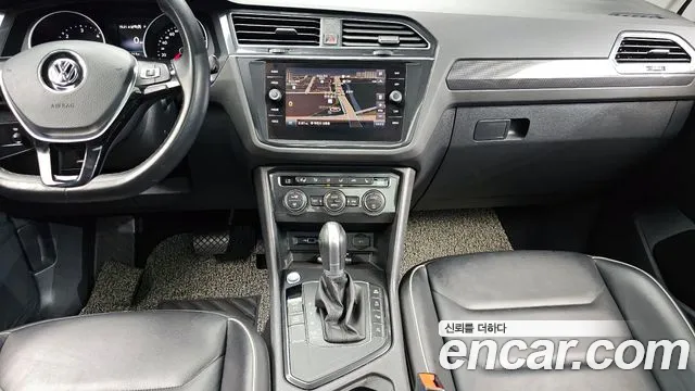 2018 Volkswagen Tiguan 2nd Gen 2.0 TDI Prestige Sold VIN WVGZZZ5NZJW926085 – trunk area 2018 Volkswagen Tiguan 2nd Gen 2.0 TDI Prestige Sold VIN WVGZZZ5NZJW926085 – trunk area